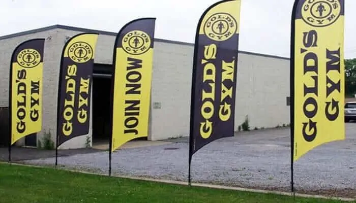 13 Mistakes to Avoid While Choosing and Designing Outdoor Feather Flags Ad